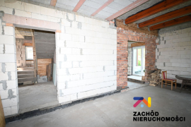 Dwa domy z ziemią rolną w Broniszowie